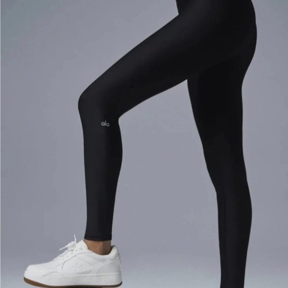 ALO Yoga Black Leggings NWT Size 2 - Picture 2 of 7